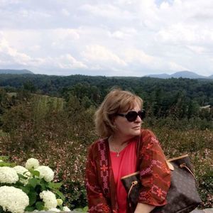 Meet your Posher, Leslie